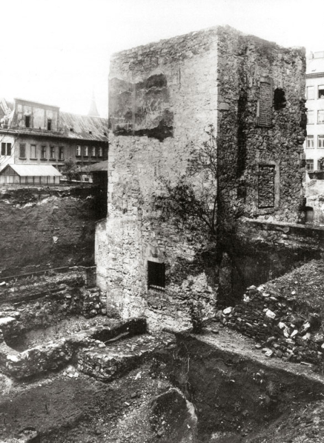 Věže staroměstského opevnění v Bartolomějské ulici