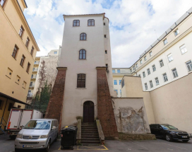 Věže staroměstského opevnění v Bartolomějské ulici