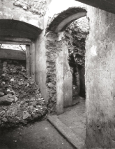 Na počátku 20. století ještě bylo dochováno celé přízemí Kurzovského domu. Foto Atelier Eckert, 1910. Archiv hlavního města Prahy