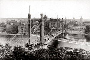 Další visutý řetězový most přes Vltavu se nacházel na místě dnešního Štefánikova mostu. 