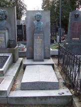 Náhrobek Ferdinanda Lauba, Vyšehradský hřbitov