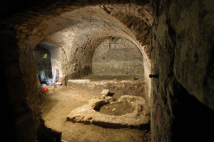 V rámci rekonstrukce jedné sklepní prostory na vinotéku byla objevena jedna ze studní (foto Jan Havrda)