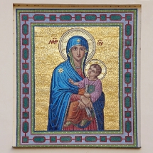 Mozaika nad vchodem do kostela Panny Marie Sněžné na Novém Městě pražském
