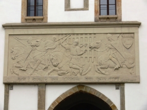 Reliéf na Zelené bráně v Pardubicích, 1903