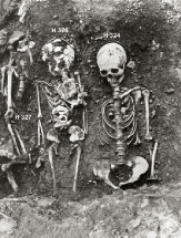 Fotografická dokumentace dvou kostrových hrobů 
