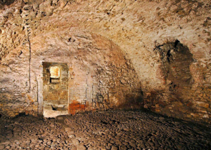 Interiér zbořeného severního sklepa