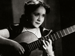 Argentinská kytaristka María Luisa Anido