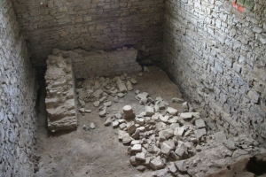 Část románského domu 1 v průběhu archeologického výzkumu. Foto archiv Archaia