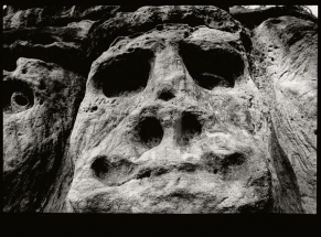 Ďáblovy hlavy IV (ze série Pocta Václavu Levému), 1977–2000; kolorovaná fotografie, soukromá sbírka