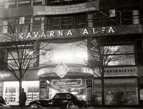 Kavárna Alfa, 1955